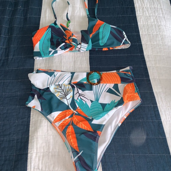 Shein swimsuits print set top and bottom - Picture 4 of 9